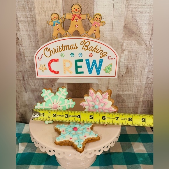 4 Pieces:Christmas Baking Crew Sign & 3 Iced Gingerbread Snowflake Cooki… - Picture 2 of 3